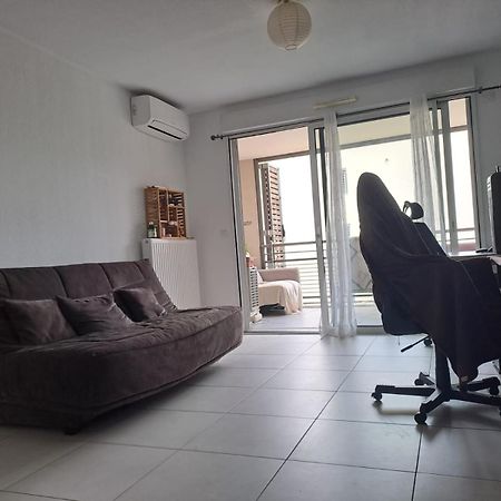 Appartement T2 Avec Terrasse, 5 Min De La Plage Fréjus Exterior foto